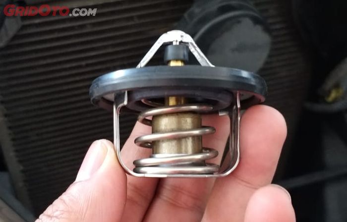 mobil bekas, penyebab mesin overheat, mesin mobil overheat, penyebab mesin mobil overheat, penyebab mesin mobil bekas overheat, Ini Komponen Penyebab Mobil Overheat Padahal Sudah Kuras Radiator