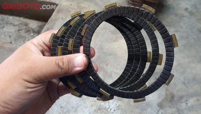 motor bekas, oli palsu, Dampak Pakai Oli Palsu, bahaya oli mesin palsu, dampak motor kopling basah pakai oli mesin palsu, motor kopling basah, Waspdai Motor Kopling Basah Pakai Oli Mesin Palsu, Ini Dampaknya