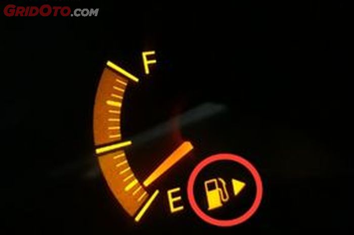 indikator bensin, Indikator BBM, arti E di indikator BBM, Selama Ini Salah, Arti Huruf E di Indikator Bensin Bukan Empty, Tapi Ini