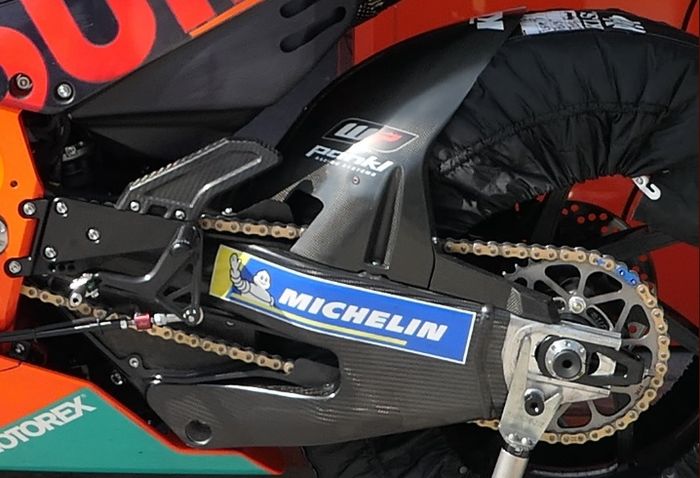 motor bekas, motor balap, motor harian, part carbon, part carbon motor balap, part carbon motor harian, Ini Sebabnya Part Carbon Motor Balap Lebih Mahal Dari Carbon Biasa