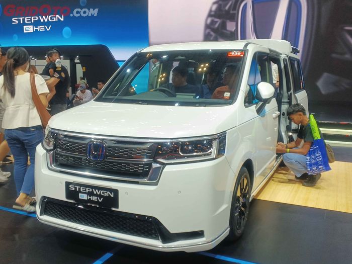 mobil, honda, honda step wgn, Honda Step WGN e:HEV, Step WGN, Minat Kredit Honda Step WGN e:HEV? Simulasi Cicilannya Seperti Ini