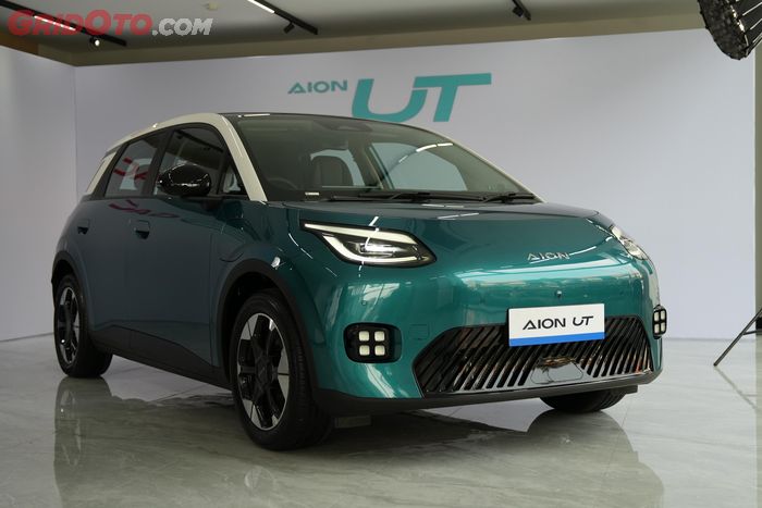 mobil listrik, alphard, Denza D9, AION UT, GAC E9 PHEV, Selain Mobil Listrik AION UT, Bakal Ada Pesaing Alphard PHEV dan Denza D9 di GIIAS 2025