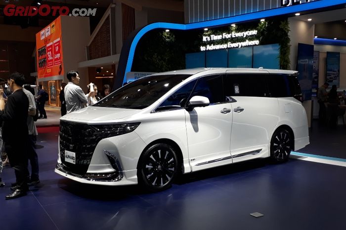 teknologi, toyota astra motor, hybrid, mobil hybrid, Denza D9, denza, Jap Ernando Demily, luther panjaitan, Akhirnya Meledak, Perang Mindset Hybrid dan EV Dua Raksasa Otomotif di Indonesia