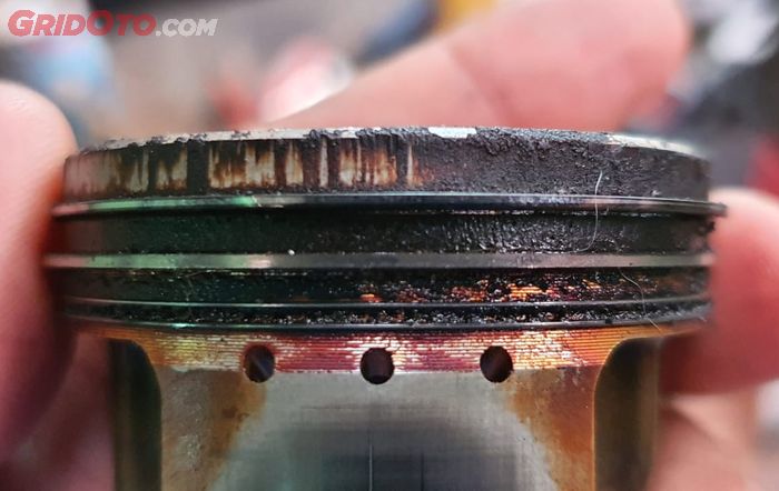 oli mesin, ring piston, vampir oli mesin motor, Pakai Ring Piston Ini, Oli Mesin Motor Diklaim Gak Gampang Kurang