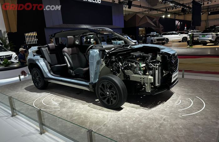 suzuki, suzuki indomobil sales, Suzuki Fronx, GIIAS 2025, Suzuki eVitara, Magnet Baru Suzuki di GIIAS 2025, Lengkap Pamer Mobil ICE, Hybrid Sampai Listrik