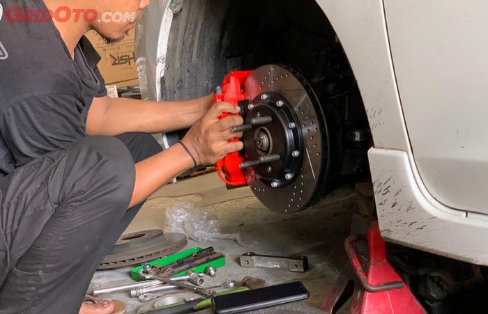 mobil, banjir, rem mobil, rem mobil bermasalah, Rem Mobil Jadi Bermasalah Setelah Terkena Banjir? Lakukan Hal Ini