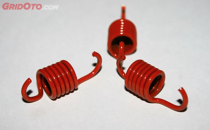 motor matic, motor matic jalan sendiri, penyebab motor jalan sendiri, penyebab motor matic jalan sendiri, kenapa motor matic jalan sendiri, Pantas Saja Motor Matic Jalan Sendiri Sebelum Digas, Ternyata Ini Biang Keladinya