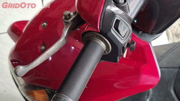 motor matic, yamaha mio, parking brake lock, yamaha mio j, cara pasang parking brake lock, parking brake lock yamaha mio, cara pasang parking brake lock di yamaha mio, Biar Nggak Ribet, Yamaha Mio Bisa Pasang Parking Brake Lock Punya Adiknya