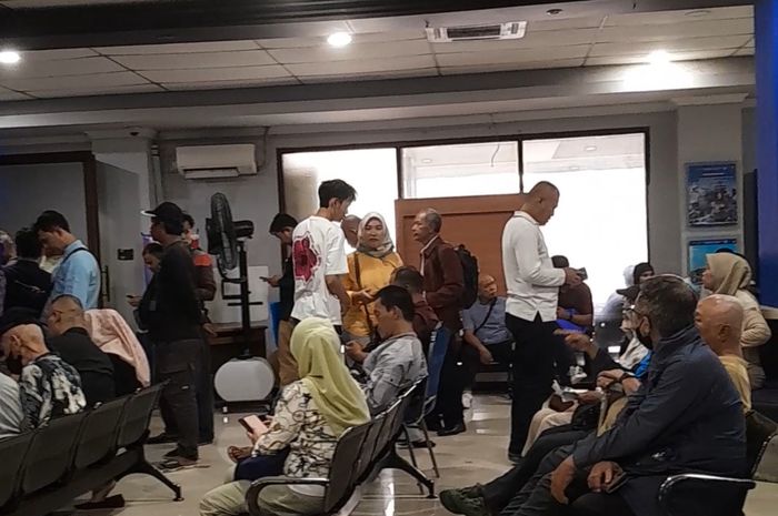 tilang elektronik, ETLE, Kasubdit Gakkum Ditlantas Polda Metro Jaya, AKBP Ojo Ruslani, Posko ETLE Subdit Gakkum, Keluh Kesah Ratusan Orang Padati Posko ETLE Pancoran, Ini Katanya