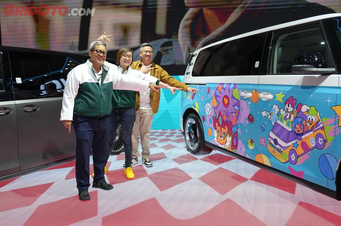 ekraf, volkwagen, maxdecal, VW ID. Buzz, GIIAS 2025, Maxdecal, Volkswagen Indonesia dan EKRAF Kolaborasi, Hadirkan ID. BUZZ Untuk Ekspresi Diri