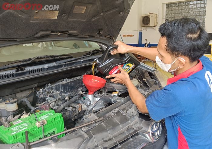 mobil bekas, oli mesin menguap, penyebab oli mesin menguap, penyebab oli mesin mobil menguap, penyebab oli mesin cepat menguap, kenapa oli mesin menguap, Ini Biang Keladi Oli Mesin Mobil Bekas Cepat Menguap, Awas Dampaknya Bahaya