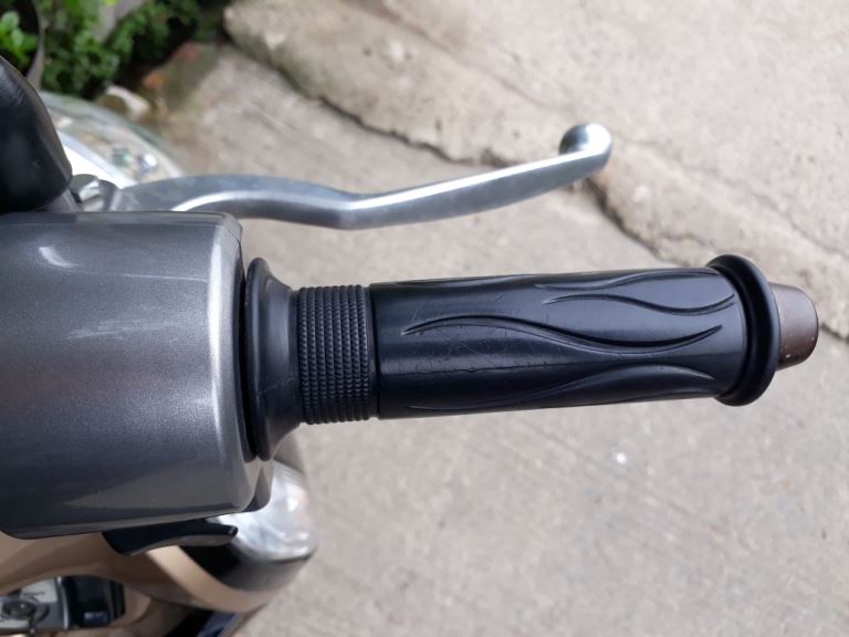 motor bekas, handgrip, cara merawat handgrip, handgrip motor, cara membersihkan handgrip, Cara Mudah Membersihkan Kerak kotoran Di Handgrip Motor Bekas