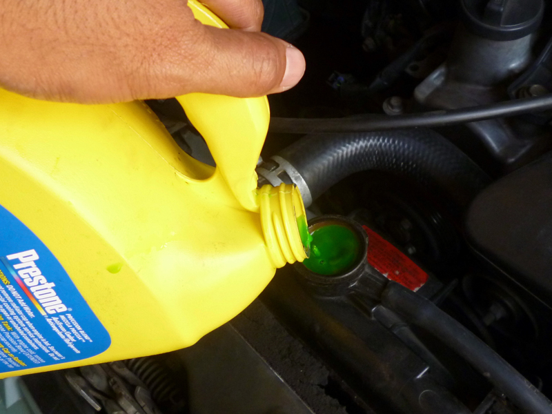 mobil bekas, persiapan mudik, air radiator, air radiator mobil, cara cek kondisi air radiator, cara cek kondisi air radiator mobil, cek kondisi air radiator mobil, Persiapan Mudik, Ini Cara Cek Kondisi Air Radiator Mobil Bekas Di Rumah