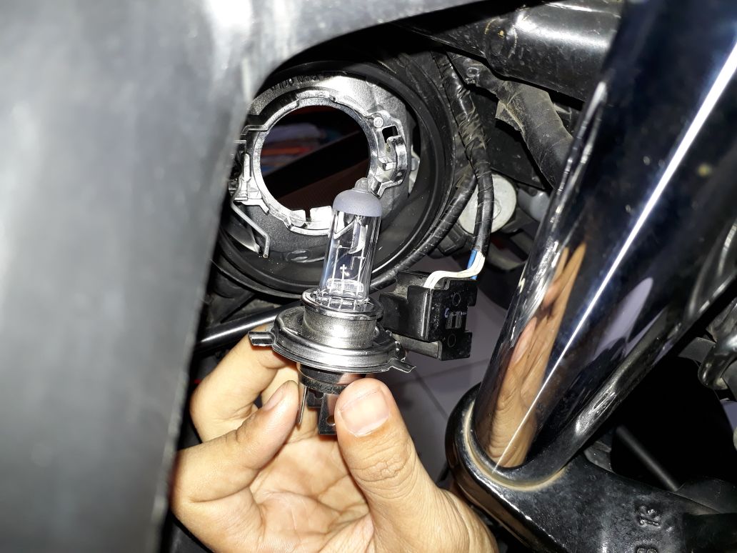 lampu mobil, mobil bekas, efek pakai lampu watt besar, dampak pakai lampu watt besar, lampu watt besar, Jangan Asal Terang, Ini Dampak Mobil Bekas Pakai Watt Lampu Terlalu Besar
