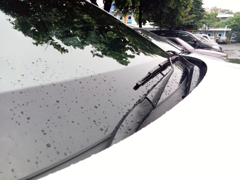 wiper, wiper mobil, mobil bekas, risiko angkat wiper, risiko angkat wiper mobil, Ini Sebabnya Mobil Bekas Nggak Perlu Angkat Wiper Saat Sedang Parkir