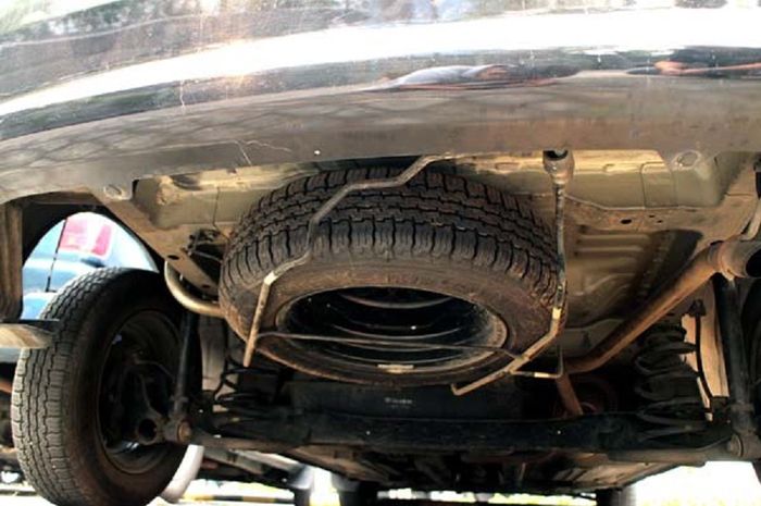 kolong mobil, Anti Karat Kolong Mobil, Kolong Mobil Berkarat, Kolong Mobil Hatchback, Kolong Mobil Sedan, Coba Cek, Karat Lebih Rawan Menyerang Kolong Mobil Hatchback dan Sedan Karena Sebab Ini