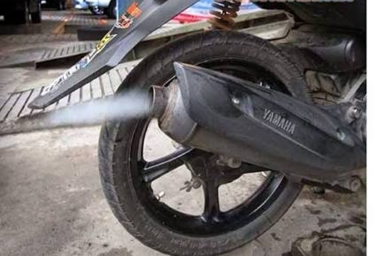 motor bekas, knalpot motor, kenapa knalpot keluar asap putih, penyebab knalpot berasap putih, knalpot motor keluas asap putih, Nggak Hanya Piston, Ini Part Penyebab Knalpot Motor Bekas Berasap