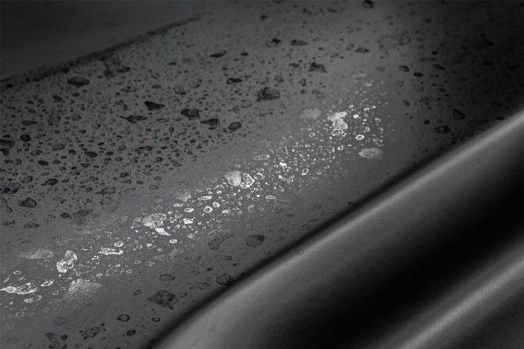 air hujan, bodi mobil, cat mobil, water spot, water spot di cat mobil, Sedikit yang Paham, Ini Efek Buruk Air Hujan Dibiarkan Mengering di Cat Mobil
