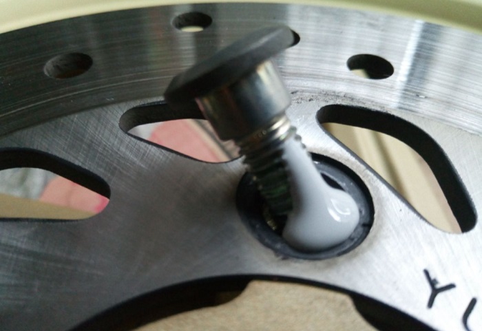 motor bekas, rem cakram, baut, cara mencegah baut rem cakram kendor, baut rem cakram, Begini Cara Mencegah Baut Rem Cakram Di Motor Bekas Kendor, Simak Tipsnya