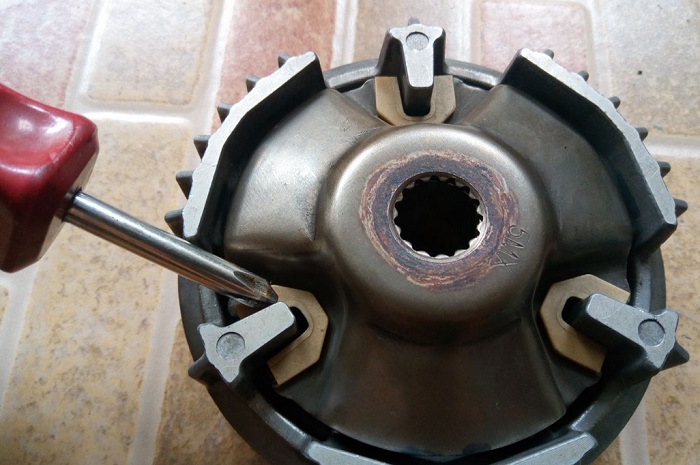 motor matic, roller, roller cvt, slide piece, roller motor matic, Komponen Ini Wajib Diganti Barengan Saat Ganti Roller Motor Matic