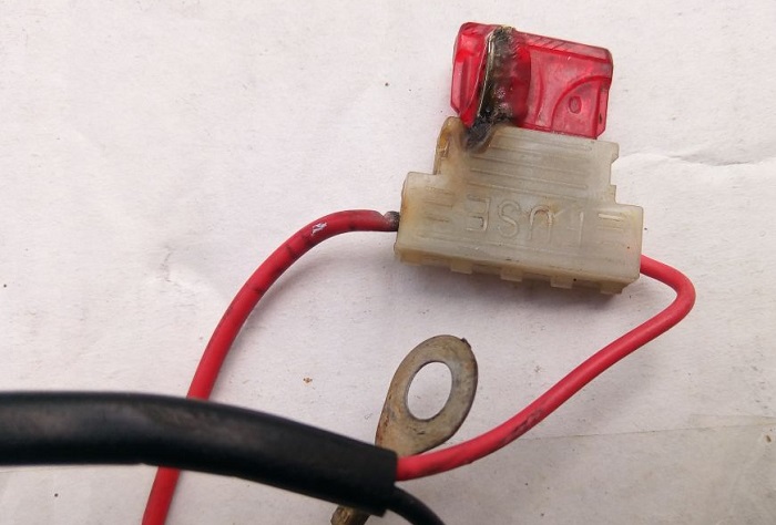 motor bekas, sekring motor, penyebab sekring meleleh, penyebab sekring motor meleleh, sekring motor meleleh, Inilah Dua Penyebab Soket Sekring Di Motor Bekas Bisa Meleleh
