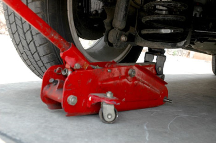 roda mobil, mobil bekas, Cek kaki-kaki mobil, roda mobil bekas, cek kaki-kaki, Ternyata Ini sebabnya Saat Cek Kaki-kaki Wajib Taruh Roda di Kolong Mobil Bekas
