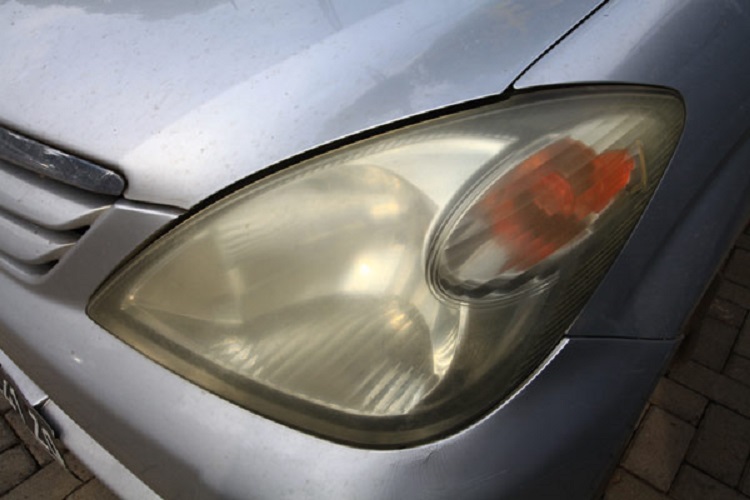 mobil bekas, mika lampu menguning, mika lampu mobil, mika lampu mobil menguning, penyebab mika lampu utama menguning, Ternyata Hal Sepele Ini Penyebab Mika Headlamp Mobil Bekas Menguning