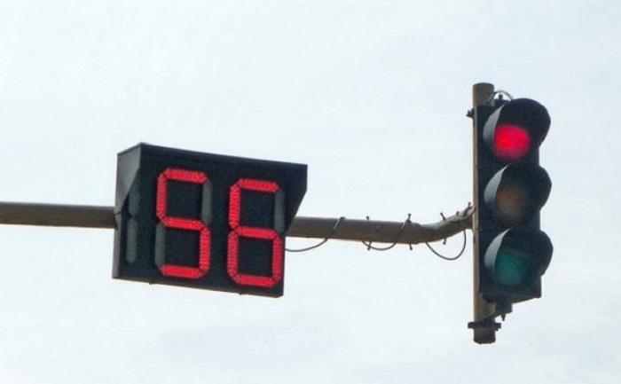 mahkamah konstitusi, buta warna, lampu merah, lampu lalu lintas, traffic light, MK Kabulkan Sebagian Gugatan UU LLAJ, Traffic Light Wajib Ramah Bagi Penyandang Buta Warna