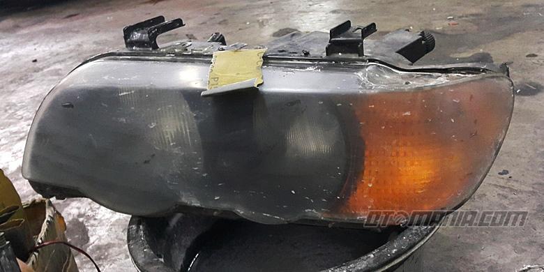 mobil bekas, mika lampu menguning, mika lampu mobil, mika lampu mobil menguning, penyebab mika lampu utama menguning, Ternyata Hal Sepele Ini Penyebab Mika Headlamp Mobil Bekas Menguning