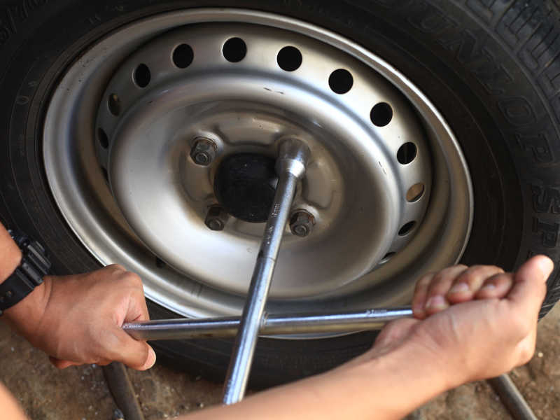 roda mobil, mobil bekas, mur roda, penyebab mur roda mobil susah dibuka, mur roda mobil, penyebab mur roda susah dibuka, Dua Penyebab Ini Bikin Mur Roda Mobil Bekas Jadi Susah Dibuka Pasca Mudik