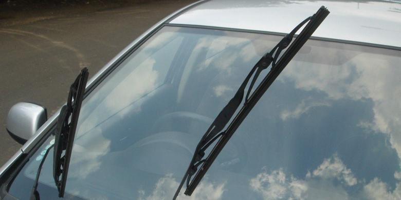 hujan, kaca, karet, wiper, Masih Sering Turun Hujan, Yuk Ganti Wiper yang Sudah Mulai Rusak