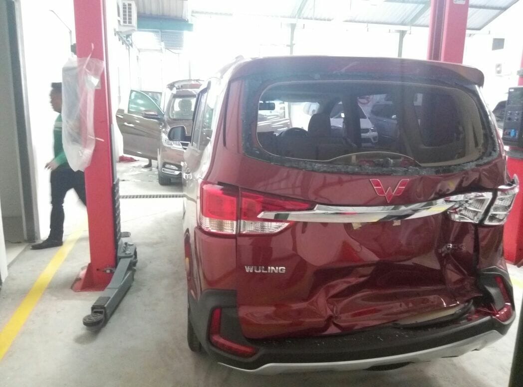 mobil bekas, cat mobil bekas, mobil bekas tabrak, dempul bodi mobil, Suaranya Khas, Mobil Bekas Tabrakan Bisa Ketahuan Cuma Modal Diketok Catnya