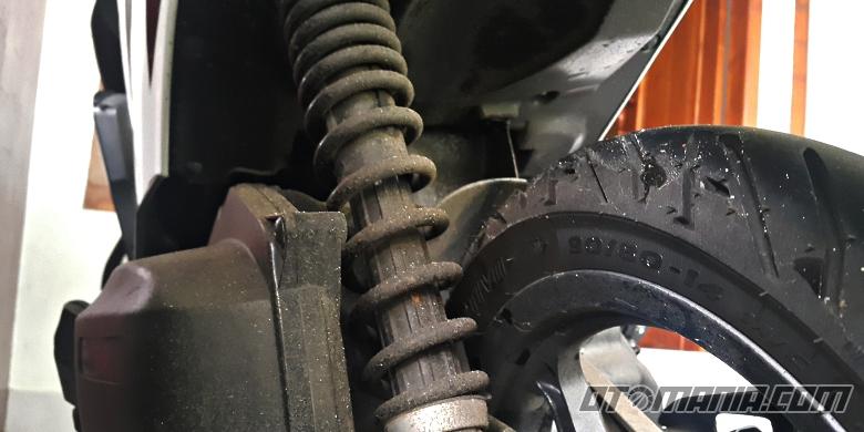 musim hujan, hujan, motor bekas, Kaki-kaki, kaki-kaki motor, Tiga Hal Penting Di Kaki-kaki Motor Bekas Ini Wajib Diperhatikan Saat Musim Hujan
