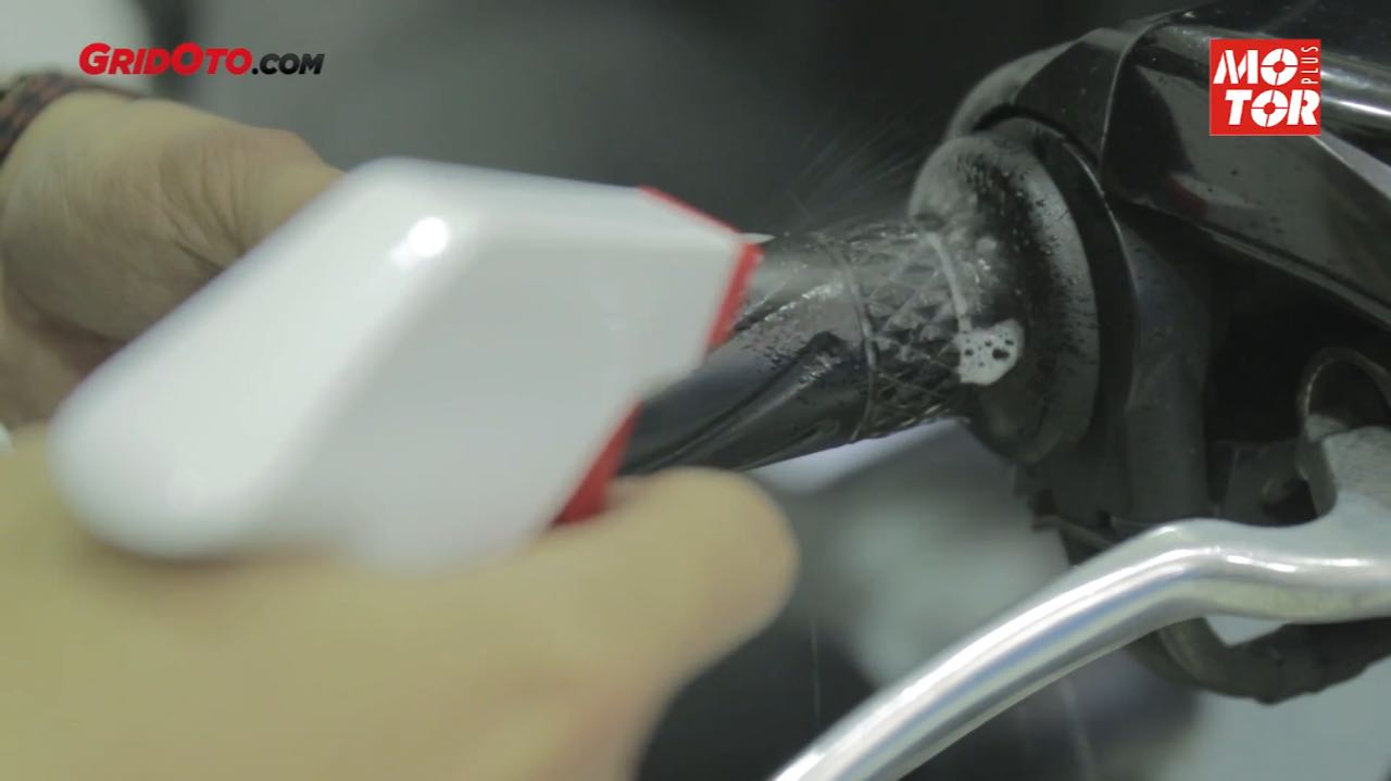 motor bekas, handgrip, cara merawat handgrip, handgrip motor, cara membersihkan handgrip, Cara Mudah Membersihkan Kerak kotoran Di Handgrip Motor Bekas