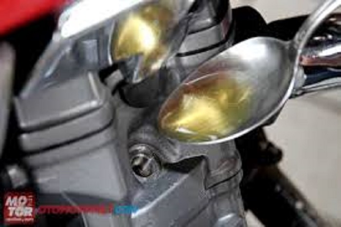 musik, mudik lebaran, oli motor, lubang busi, motor ditinggal lama, teteskan oli ke lubang busi, Ditinggal Mudik Lama, Ini Fungsi Tetes Oli ke Lubang Busi Motor