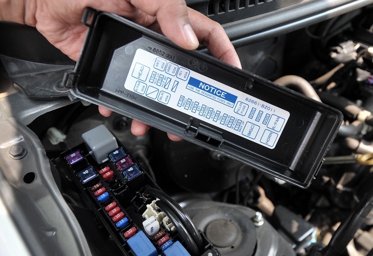 mobil bekas, sekring, Sekring mobil, risiko asal ganti sekring, bahaya asa ganti sekring, Sekring di Mobil Bekas Jangan Asal Ganti, Rawan Terjadi Hal Ini Gaes