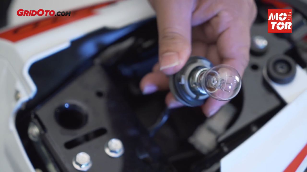 sidik jari, kain lap, bohlam, lampu led, kaca lampu, lampu hologen, kaca bohlam, Kaca Lampu Bohlam di Motor Bekas Jangan Dipegang, Ini Alasannya