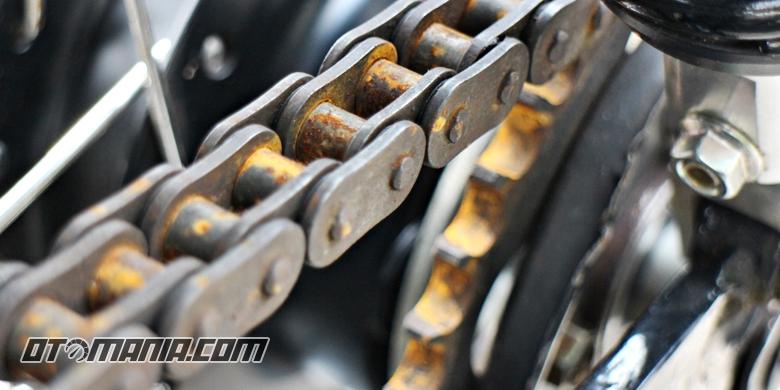 rantai motor, motor bekas, Cara merawat rantai motor, Cara merawat rantai motor di musim hujan, gimana cara merawat rantai, gimana cara merawat rantai motor, Biar Nggak Cepet Aus, Begini Cara Bikin Rantai Motor Awet Saat Musim Hujan