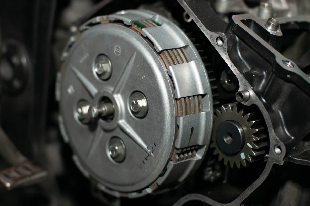 motor bekas, kampas kopling, kampas kopling motor, cara bikin awet kampas kopling, bikin awet kampas kopling, cara bikin awet kampas kopling motor, Ternyata Bikin Kampas Kopling Di Motor Bekas Tahan Lama Ada Triknya