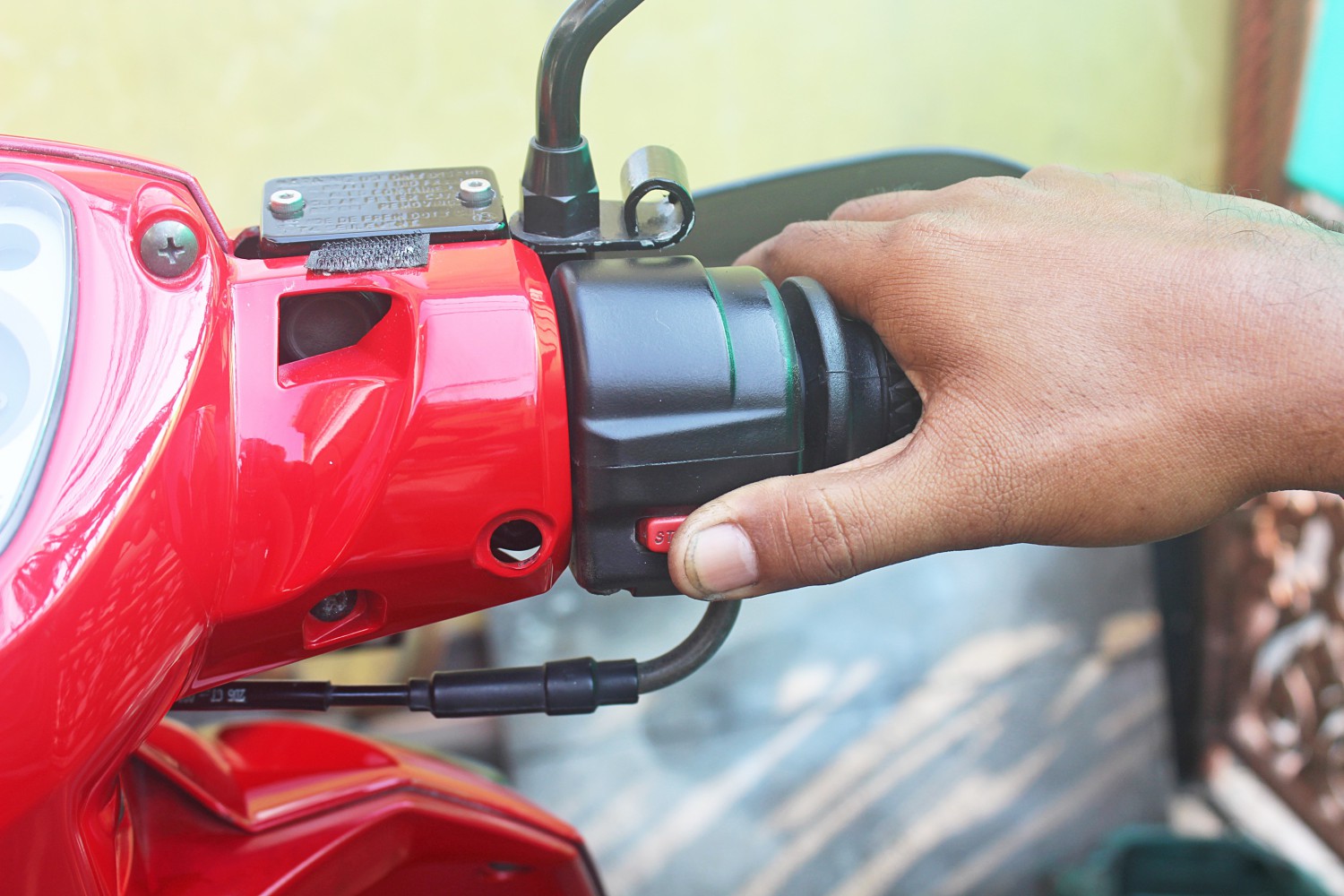 motor bekas, saklar motor, tombol saklar, tombol saklar macet, Penyebab tombol saklar motor tidak berfungsi setelah kehujanan, Penyebab Tombol Saklar Motor Bekas Mati Setelah Terkena Hujan