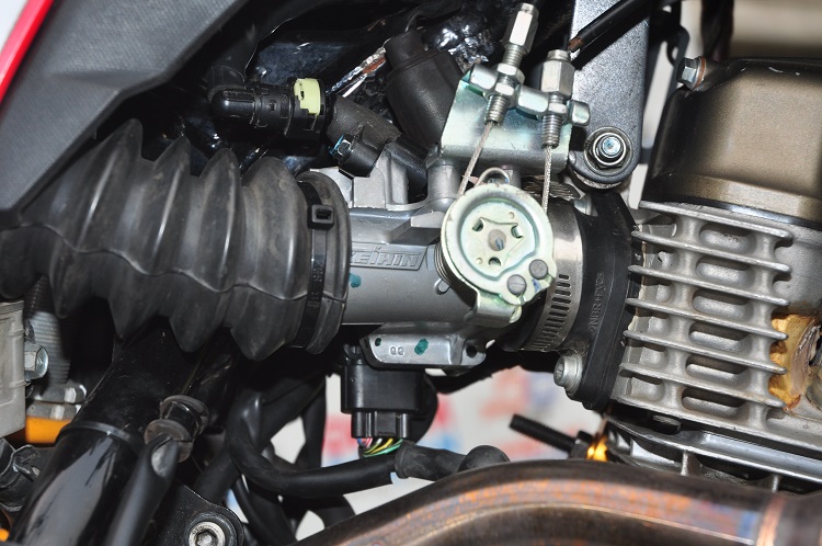motor bekas, kabel gas, kabel gas motor, kenapa kabel gas ada dua, kabel gas motor ada dua, Batu Tahu, Alasan Kenapa Motor Bekas Zaman Now Kabel Gasnya Ada Dua