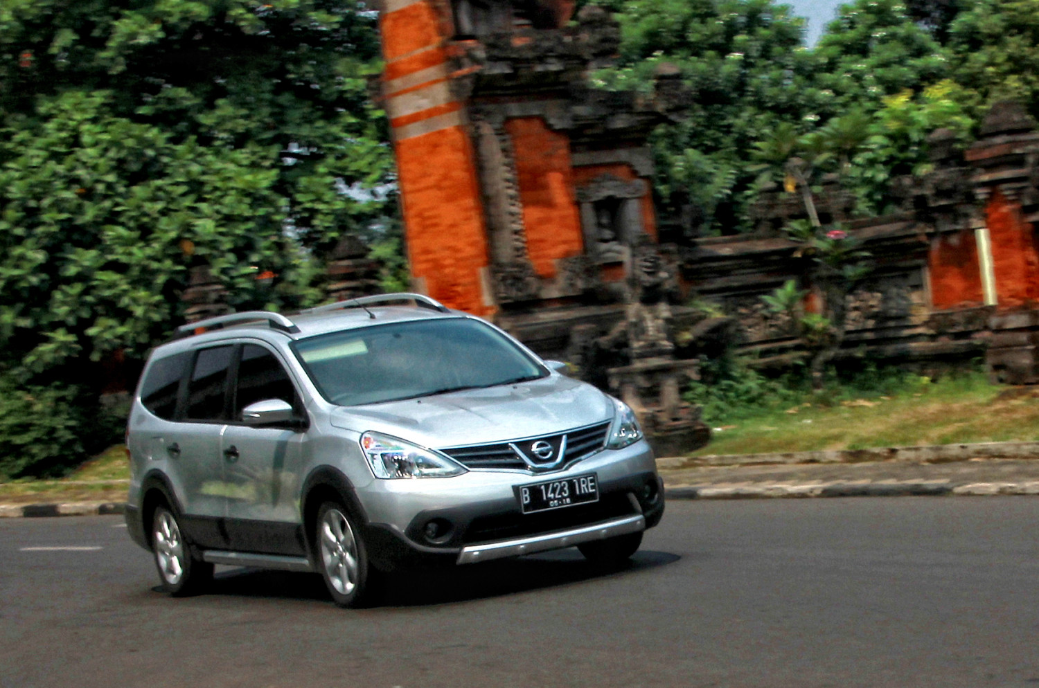 mobil bekas, nissan grand livina, Livina bekas, harga mobil bekas nissan livina, Nataru 2025, Nissan Grand Livina Bekas Pajak Hidup Bodi Mulus Harganya Segini