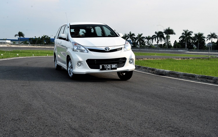 mobil bekas, toyota avanza veloz, avanza veloz, toyota veloz, veloz bekas, avanza veloz bekas, mobil bekas toyota veloz, mobil bekas toyota avanza veloz, Yang Hybrid Kemahalan, Mobil Bekas Toyota Veloz 2013 Ini Dijual Murah