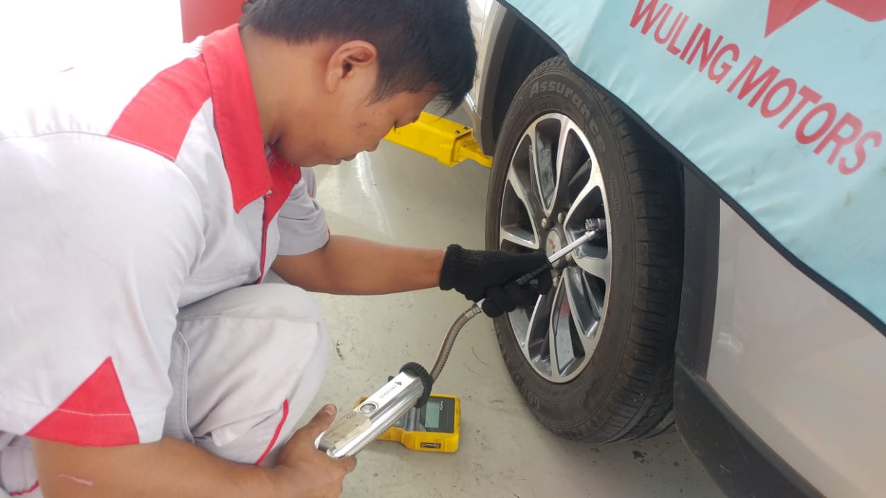 tekanan angin, umur ban, keausan, gesekan, Telapak ban, Tekanan Angin Berlebihan Bikin Keausan Ban Enggak Rata, Ini Faktanya