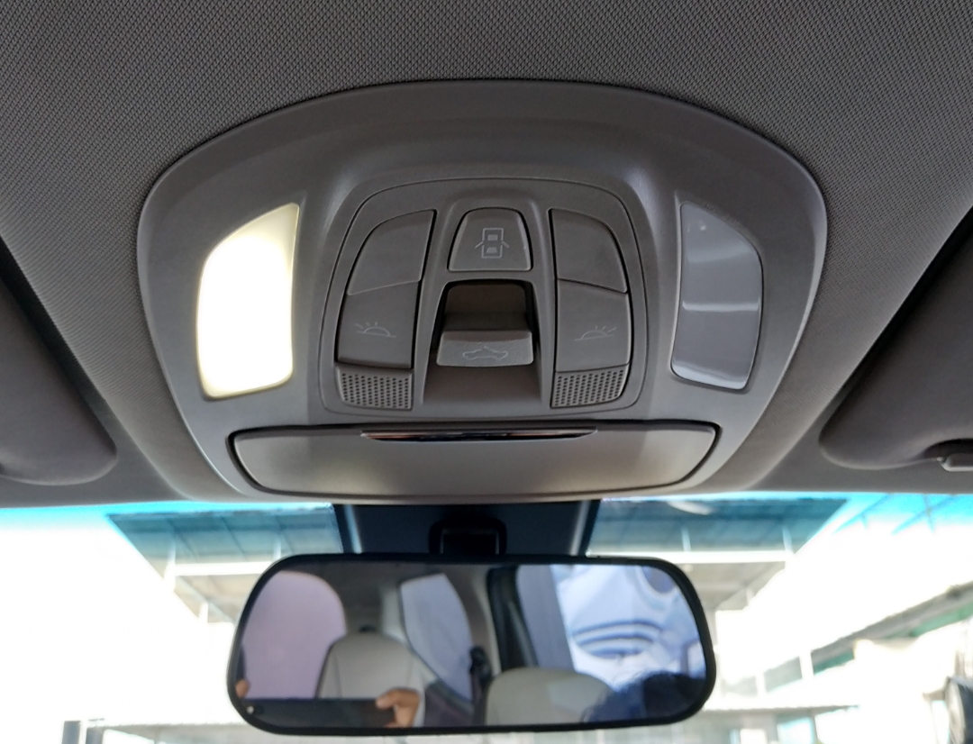 mobil, kabin, interior, lemah, lampu, loyo, Ternyata Lampu Kabin Kedip-Kedip Bisa Jadi Tanda Aki Mobil Lemah