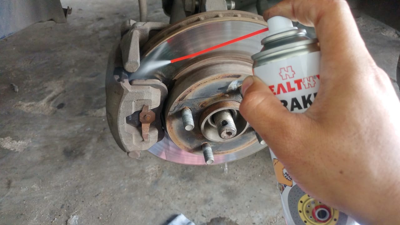 mobil bekas, kampas rem, rem mobil, cara bersihkan kampas rem mobil, cara bersihkan kampas rem cakram mobil, cara bersihkan kampas rem tromol mobil, cara bersihkan kampas rem, Persiapan Mudik, Begini Cara Mudah Bersihkan Kampas Rem Mobil Bekas
