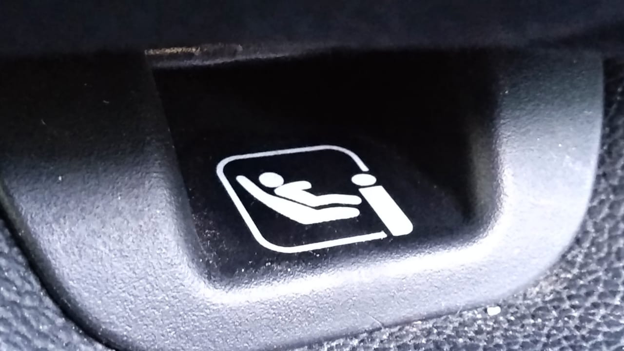 anak, mobil, duduk, child lock, isofix, safety, safety anak, Gunakan Fitur Ini Biar Anak Aman Duduk di Kursi Belakang Mobil