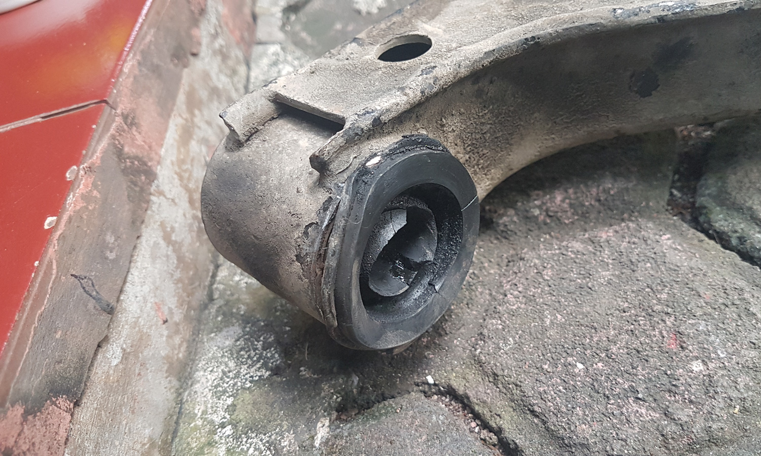 mobil bekas, bushing arm, gejala bushing arm mobil rusak, bushing arm mobil, ciri bushing arm mobil rusak, Buat Yang Belum Tahu, Begini Gejala Bushing Arm Mobil Bekas Rusak