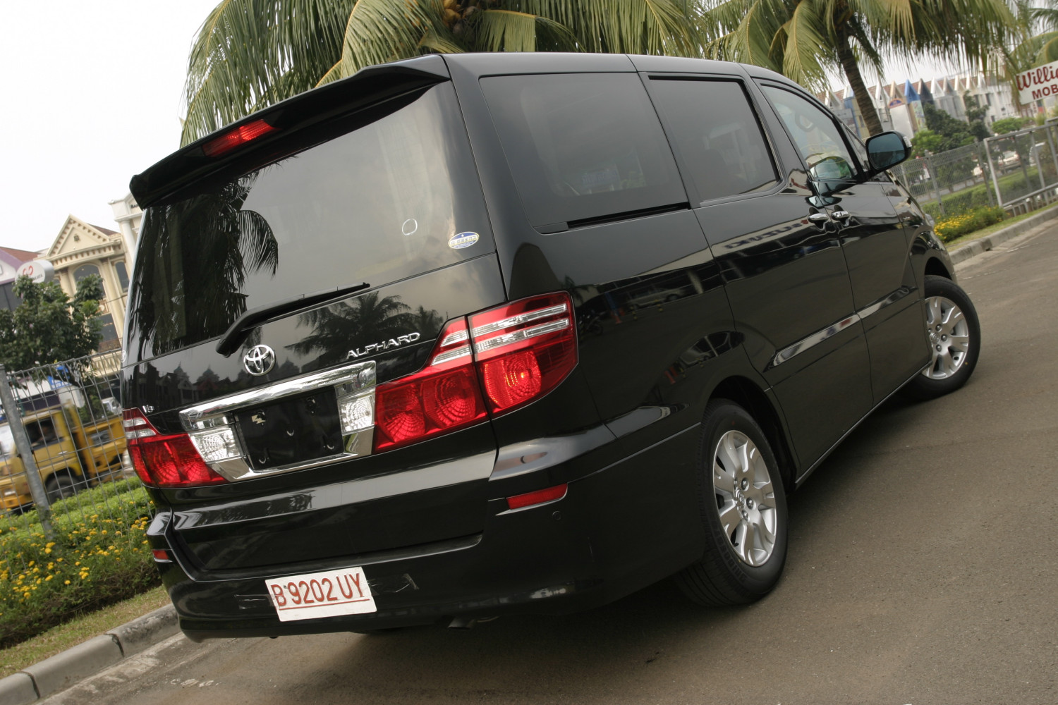 toyota alphard, mobil bekas, harga mobil bekas, Toyota Alphard bekas, Toyota Alphard gen 1, harga mobil bekas toyota alphard, mobil bekas toyota alphard, Pulang Mudik Naik Mobil Bekas Toyota Alphard 2003, Mewah Luas Harga Cuma Segini