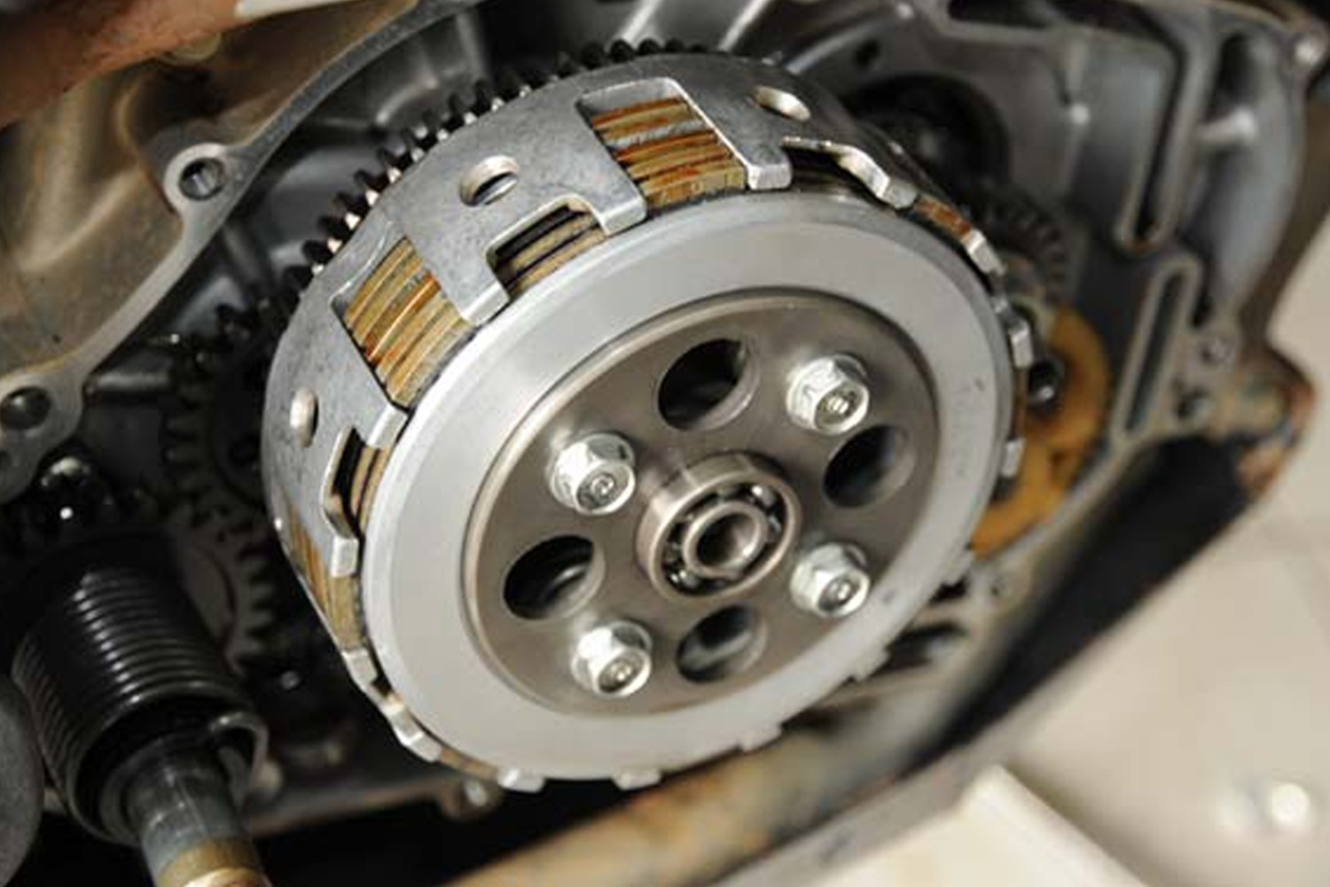 motor bekas, kampas kopling, kopling motor, kampas kopling motor, penyebab motor masih nyelonong saat kopling ditarik, penyebab kopling ditarik motor masih nyelonong, Ternyata Ini Penyebab Motor Bekas Masih Nyelonong Saat Kopling Ditarik